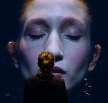 attrice di "Molly" in scena