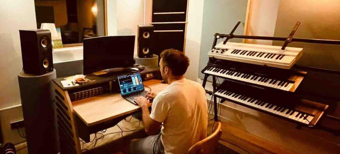 Luca Martone a lavoro